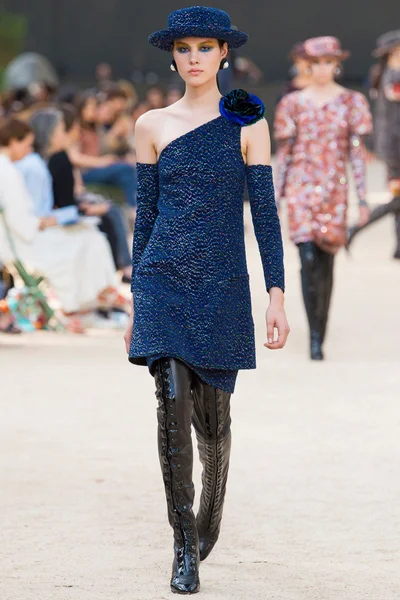 Look 32